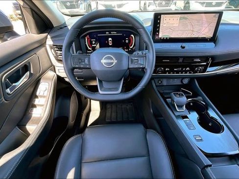 Certified 2025 Nissan Rogue SL FWD image 8