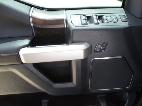 Used 2022 Ford F250 Lariat w/ Lariat Ultimate Package AWD/4WD image 38