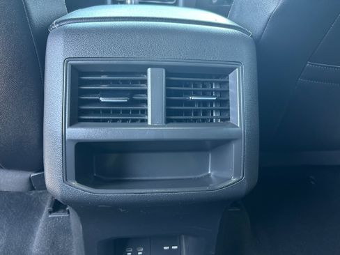 Used 2022 Volkswagen Atlas Cross Sport SE FWD image 30