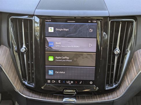 Certified 2023 Volvo XC60 B5 Plus w/ Climate Package image 19