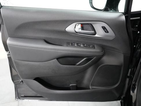 New 2026 Chrysler Pacifica Select AWD/4WD image 20