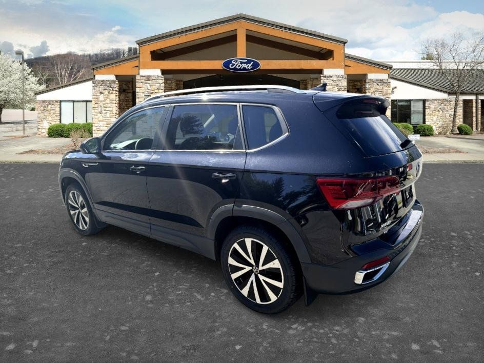 Used 2022 Volkswagen Taos SE FWD image 5