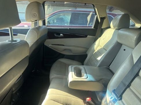 Used 2017 Kia Sorento EX image 10