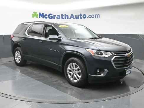 Used 2019 Chevrolet Traverse LT FWD image 2