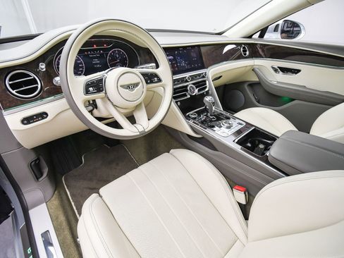 Used 2022 Bentley Flying Spur V8 image 2