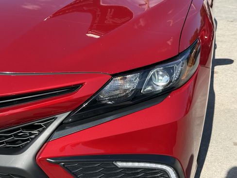 Used 2024 Toyota Camry SE FWD image 11