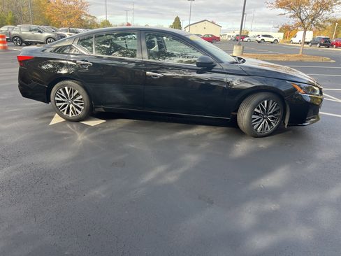 Used 2024 Nissan Altima 2.5 SV image 8