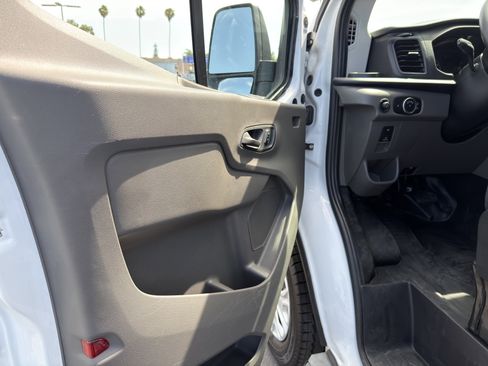 Used 2024 Ford Transit 250 Low Roof w/ Exterior Upgrade Package RWD image 26