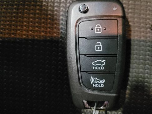 Used 2020 Hyundai Accent SE FWD image 32