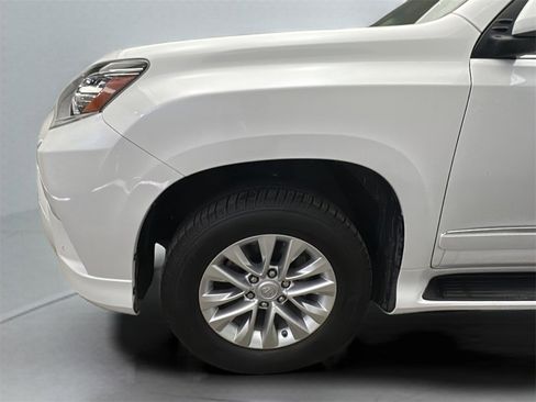 Used 2018 Lexus GX 460 Premium w/ Premium Package image 3