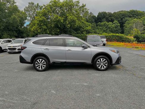 Used 2022 Subaru Outback Premium image 8