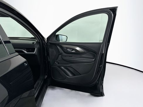 Used 2024 GMC Terrain SLT image 31