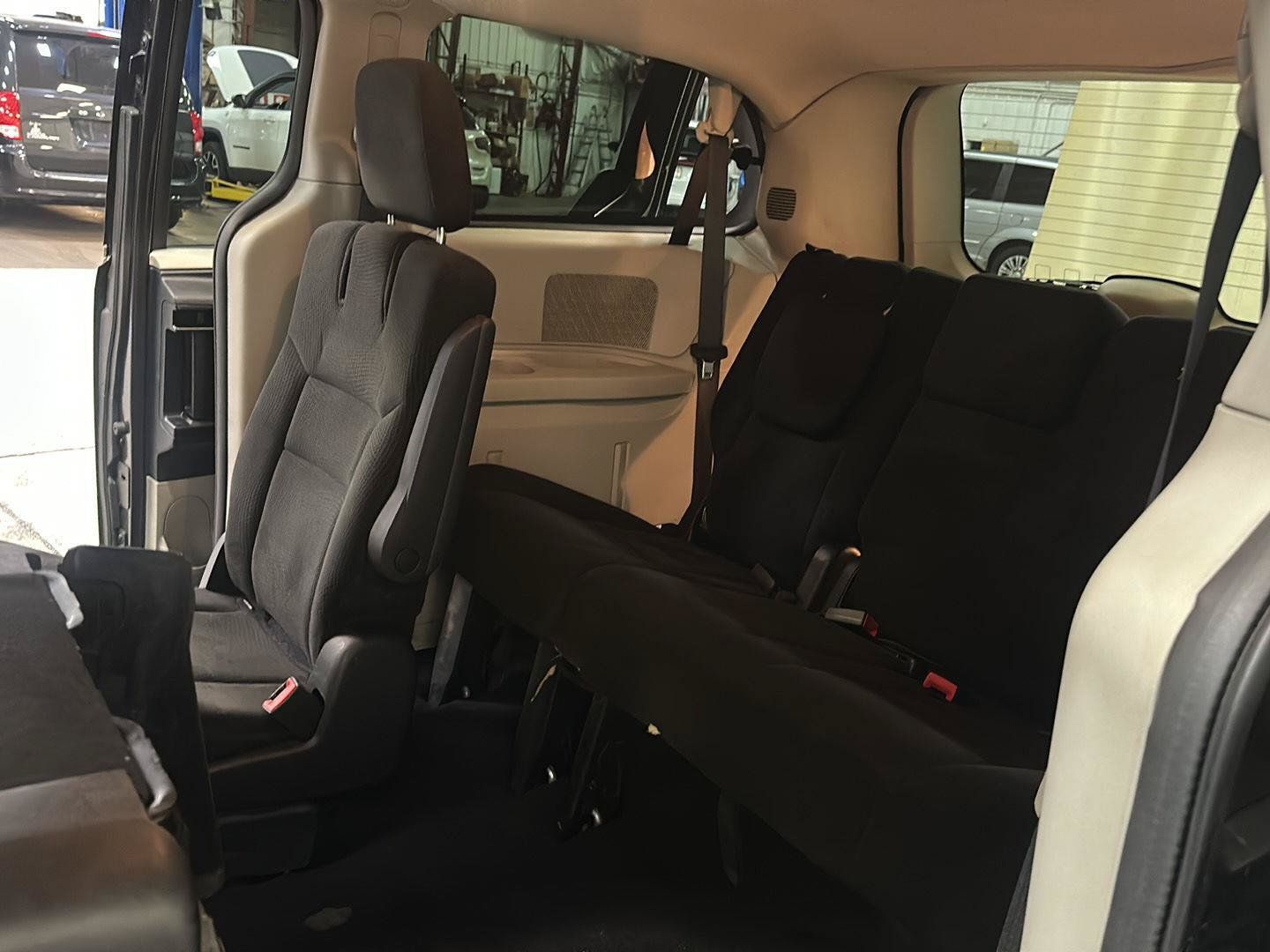 Used 2015 Dodge Grand Caravan SE w/ Quick Order Package 29E SE FWD image 26