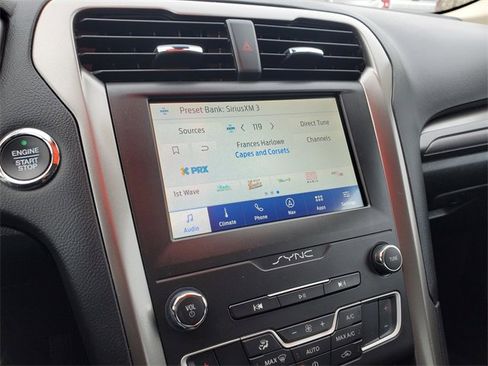 Used 2020 Ford Fusion SE image 25