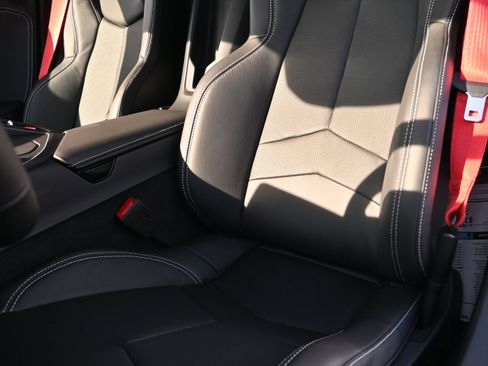 Used 2025 Chevrolet Corvette Stingray Coupe w/ 1LT image 18