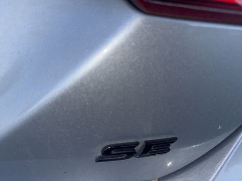 Used 2021 Toyota Camry SE image 11