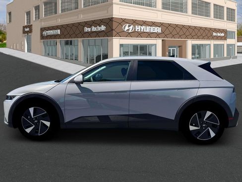 New 2025 Hyundai Ioniq 5 SE image 3