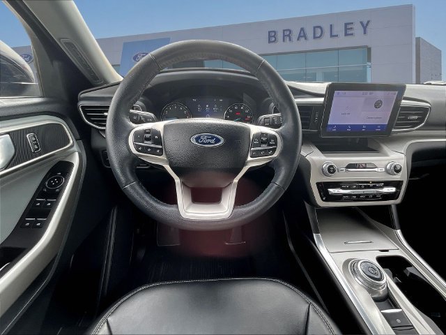 Used 2023 Ford Explorer XLT w/ Equipment Group 202A RWD image 10