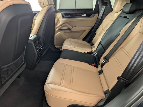 Certified 2026 Porsche Cayenne GTS AWD/4WD image 16