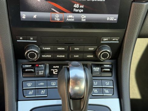 Used 2025 Porsche 718 Cayman RWD image 22