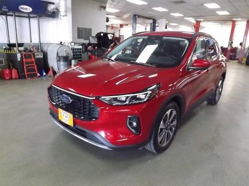 Certified 2023 Ford Escape Platinum AWD/4WD image 1