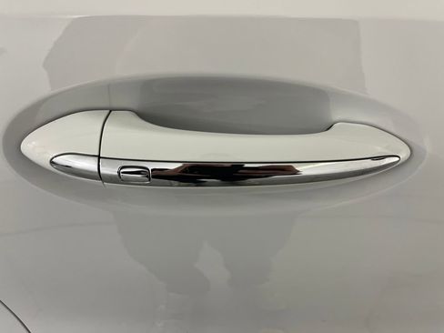 Used 2023 Buick Envision Essence image 49