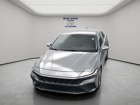 Certified 2024 Hyundai Elantra Blue FWD image 19