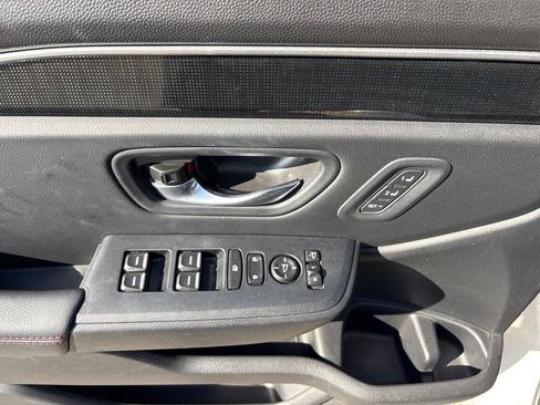 Used 2025 Honda Pilot Black Edition image 19