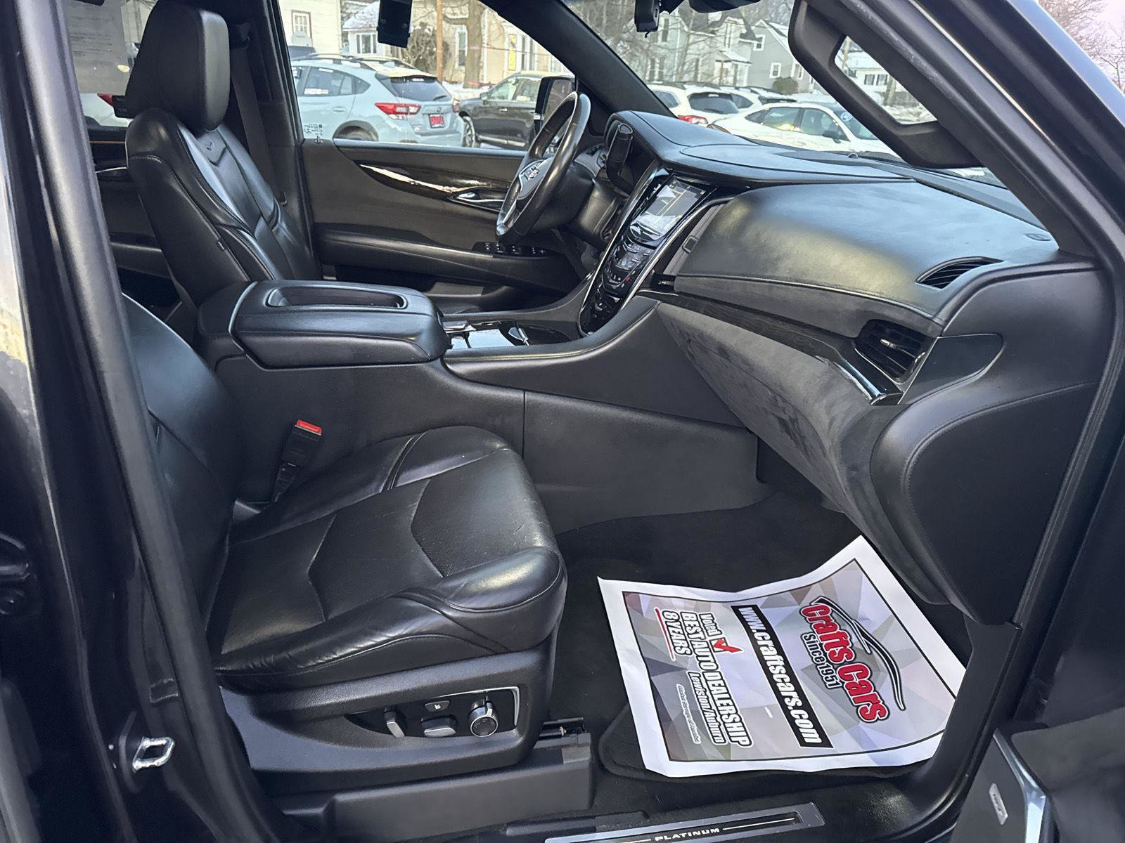 Used 2019 Cadillac Escalade ESV Platinum AWD/4WD image 29