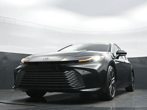 Used 2025 Toyota Camry XLE w/ Premium Plus Package FWD image 25