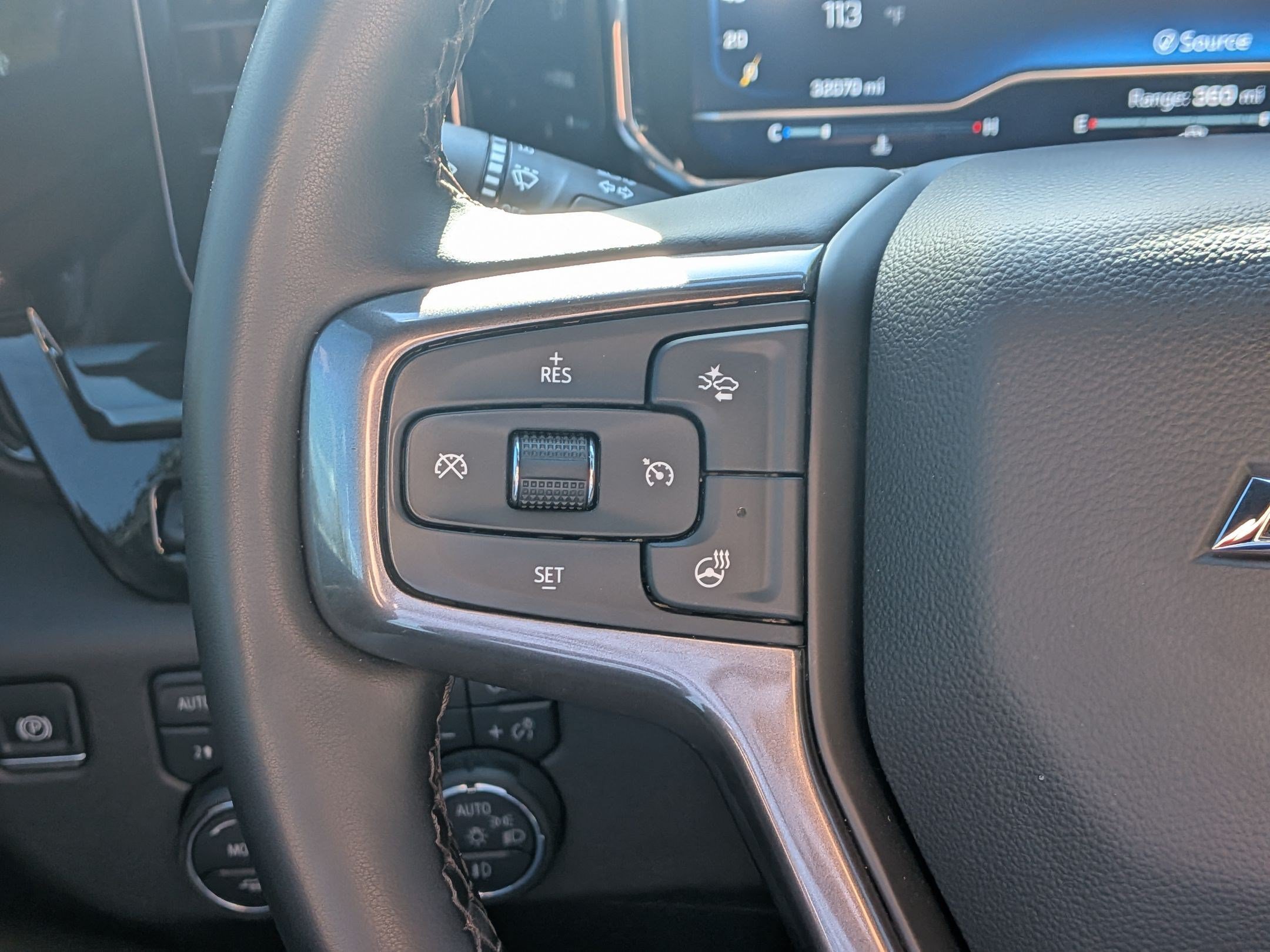 Used 2025 Chevrolet Silverado 2500 ZR2 w/ Technology Package AWD/4WD image 18