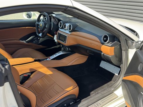 Used 2017 Ferrari California T image 37