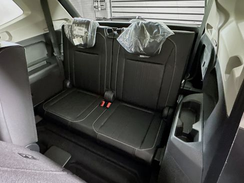 Used 2024 Volkswagen Tiguan Wolfsburg Edition image 27