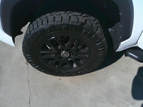 Used 2024 Toyota Tundra Limited image 16