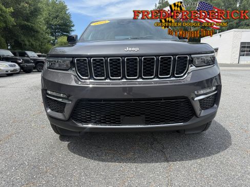 Used 2025 Jeep Grand Cherokee Limited AWD/4WD image 2