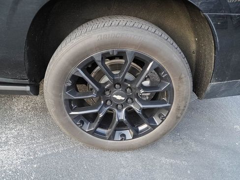 Used 2023 Chevrolet Suburban High Country w/ Premium Package 2 image 7