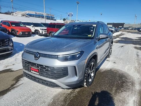 New 2026 Volkswagen Tiguan SE AWD/4WD image 3