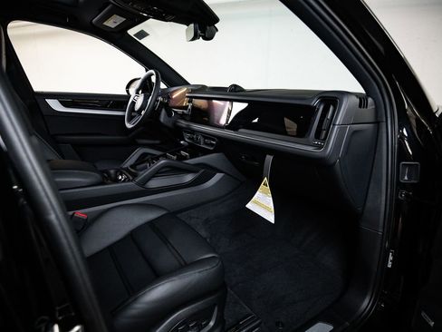 New 2026 Porsche Cayenne AWD/4WD image 28