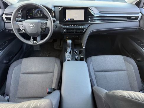 Used 2025 Toyota Camry LE image 10