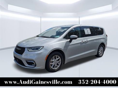 Used 2023 Chrysler Pacifica Touring-L FWD image 1