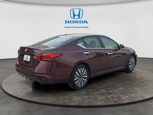 Used 2024 Nissan Altima 2.5 SV image 5