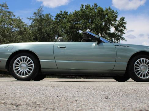 Used 2004 Ford Thunderbird Pacific Coast RWD image 19