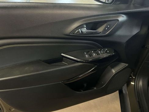 Used 2024 Chevrolet Trax LT w/ Sunroof Package image 12