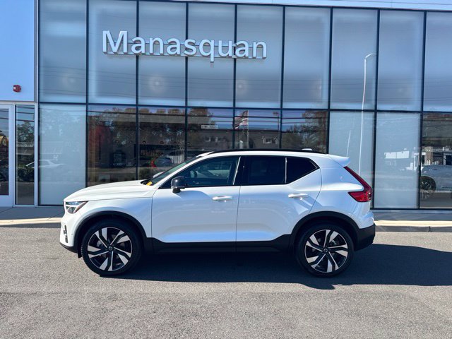 Used 2026 Volvo XC40 B5 Plus AWD/4WD image 2