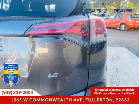 Used 2018 Toyota RAV4 LE w/ Carpet Mat Package FWD image 16