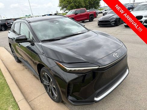 Used 2023 Toyota bZ4X FWD image 3