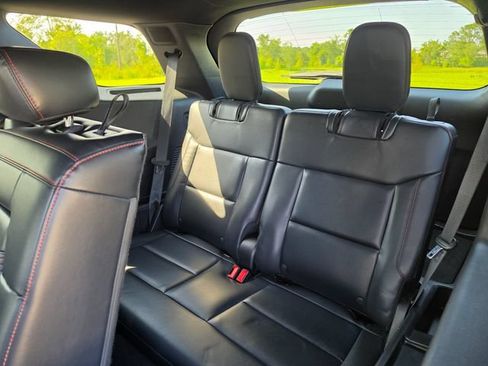 Used 2025 Ford Explorer ST-Line w/ ST-Line Street Pack AWD/4WD image 9
