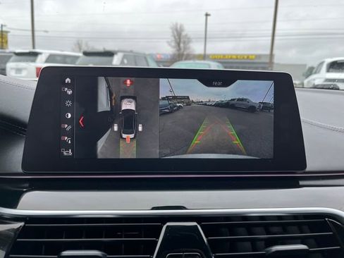 Used 2018 BMW M5 image 18