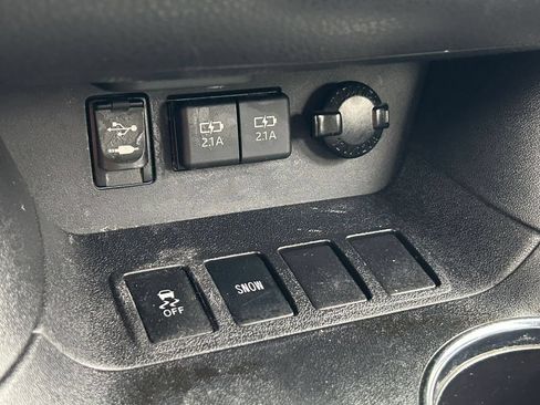 Used 2019 Toyota Highlander Plus FWD image 34