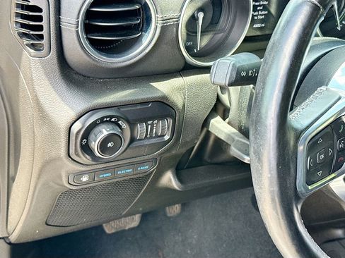 Used 2022 Jeep Wrangler Unlimited Sahara w/ Cold Weather Group AWD/4WD image 11